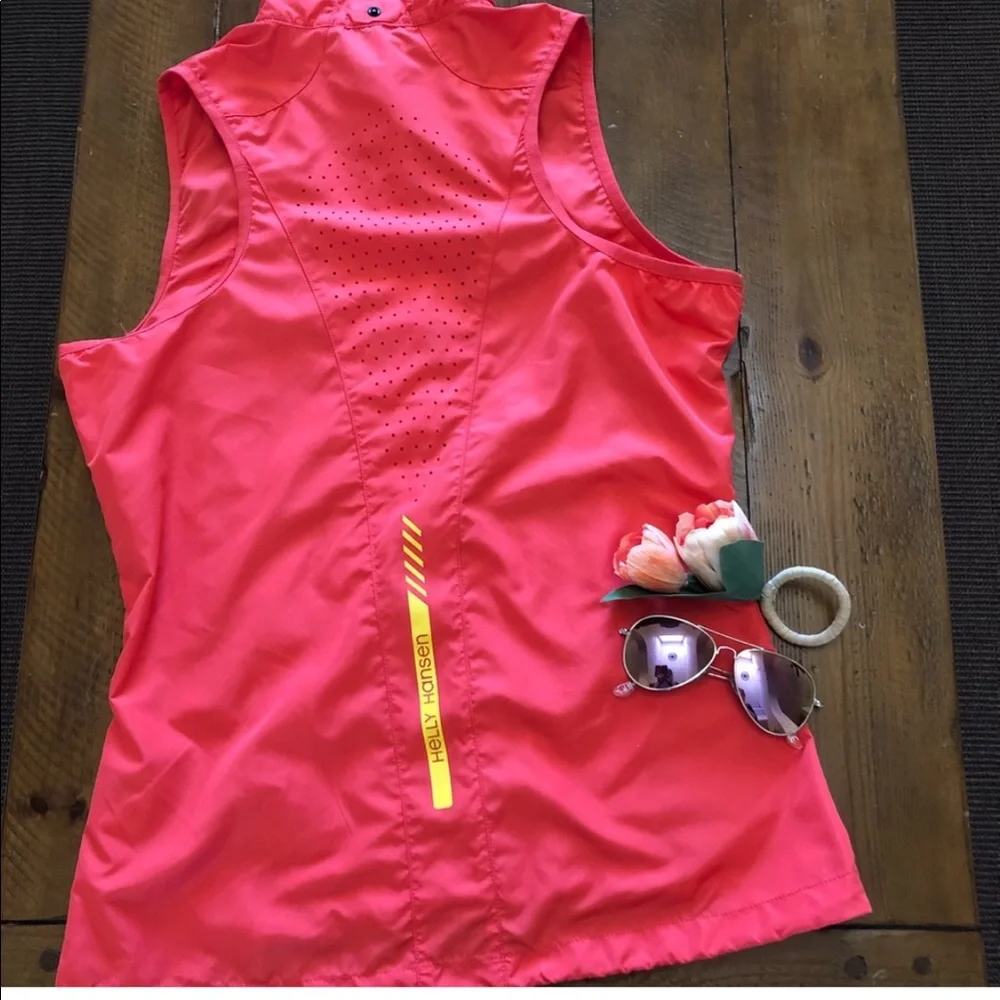 {Helly Hansen} Light, packable running/training jacket with removable sl… - Picture 13 of 14